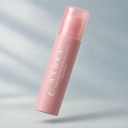 Baume-stick AXORA Contre-Ombre incliné sur fond bleu-gris